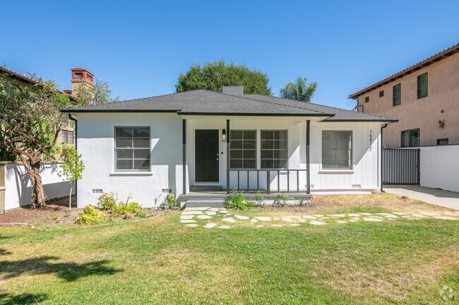 Building Photo - 16812 Addison St Rental