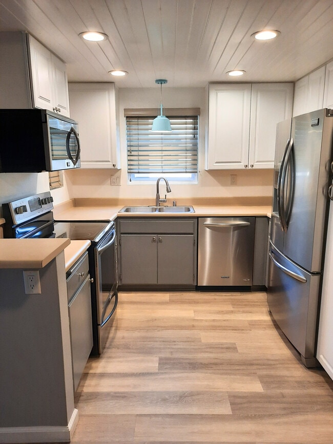 The kitchen has everything you need for your culinary adventures, including all the essentials and s - 220 Woodland Pky Unit 250