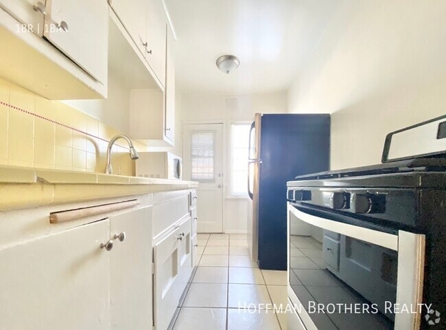 Building Photo - 7004 Beverly Blvd Rental