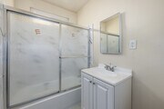 1BR, 1BA - 600SF - Bathroom - 12036 S Vermont Ave