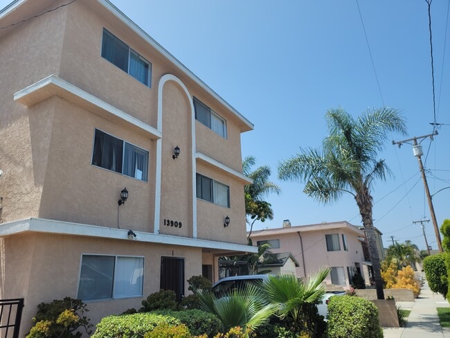 Photo - 13909 Hawthorne Way Unit 1