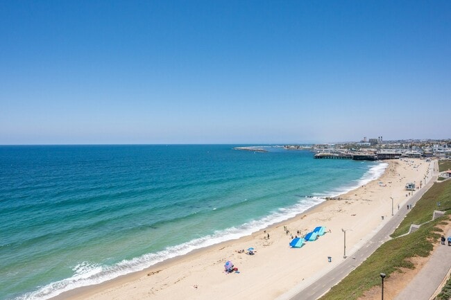 Photo - 565 Esplanade Unit 413