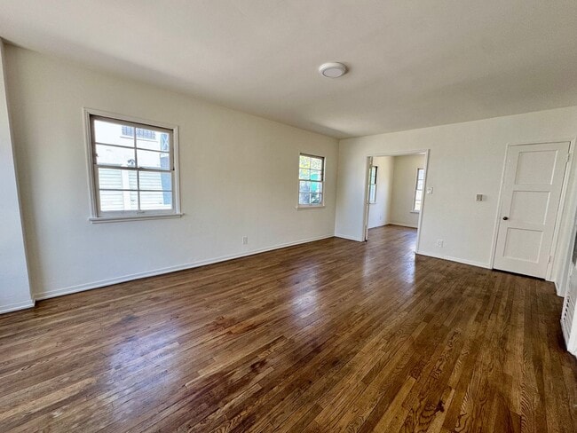 Building Photo - Large One Bedroom Great Location Wood flooring all throughout Unit 5179  20th St.  ACTIVE