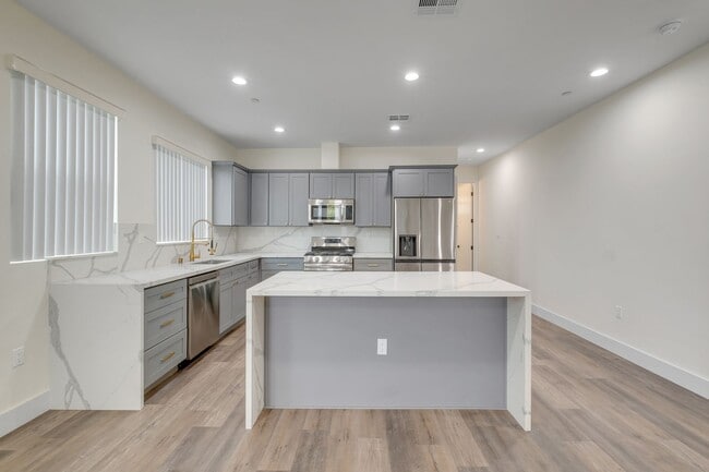 Photo - 4 Bed / 4 1/2 Bath Townhome in Sawtelle Unit 11619