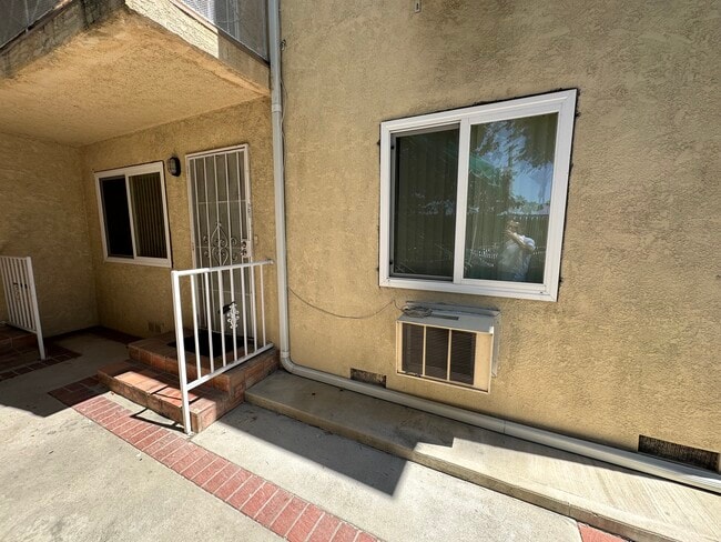 Photo - 223 E Burbank Blvd Unit 101