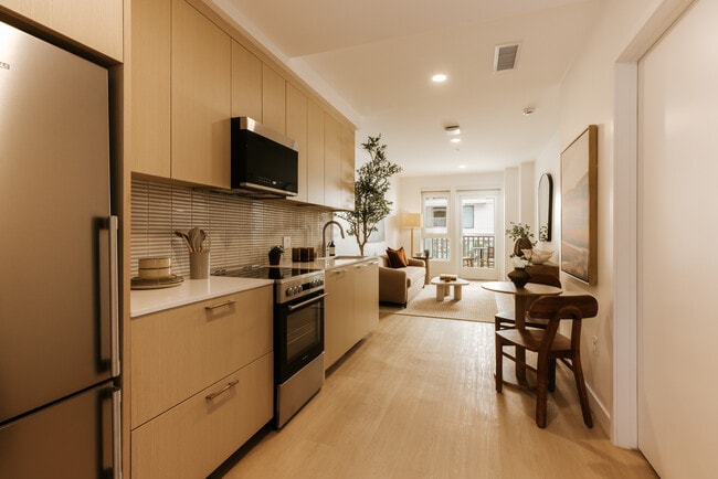 Photo - Santa Monica Collection - 501 Broadway