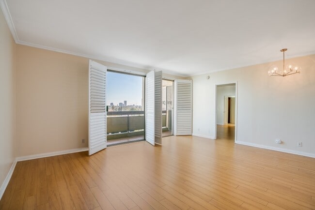 Photo - 321 S San Vicente Blvd Unit 705