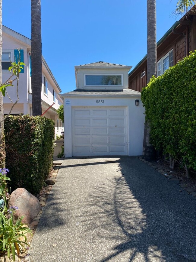 Building Photo - 6581 Del Playa Dr Unit 1