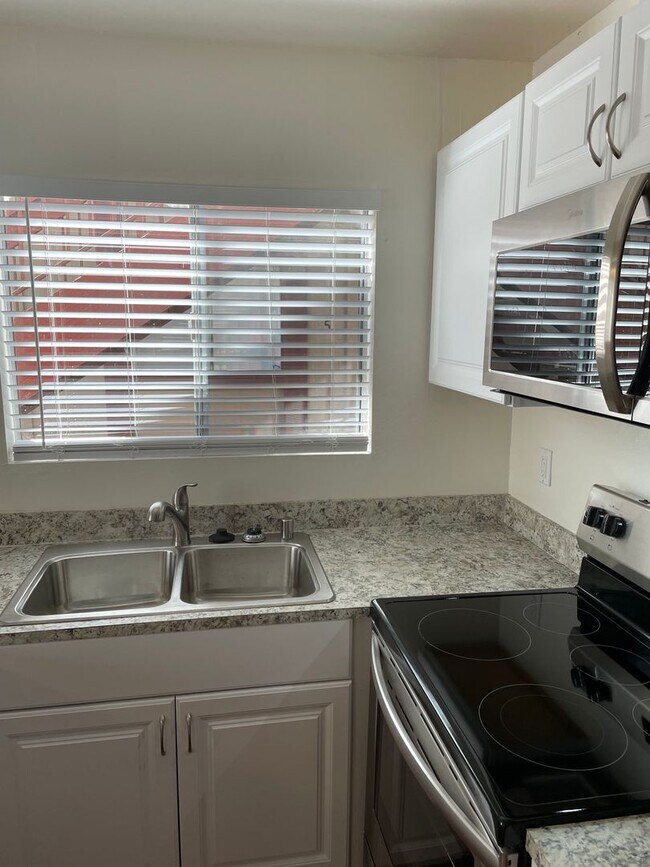 Photo - Bright and Charming 3 Bedroom 2 Bath Condo... Unit 4