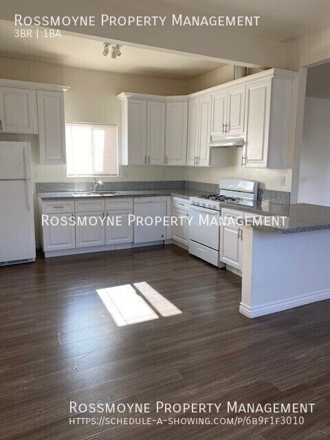 Photo - 504 Raleigh St