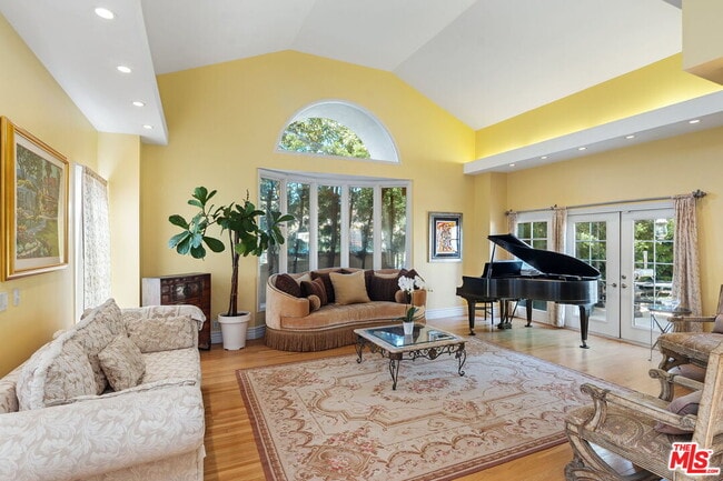 Photo - 2202 San Vicente Blvd