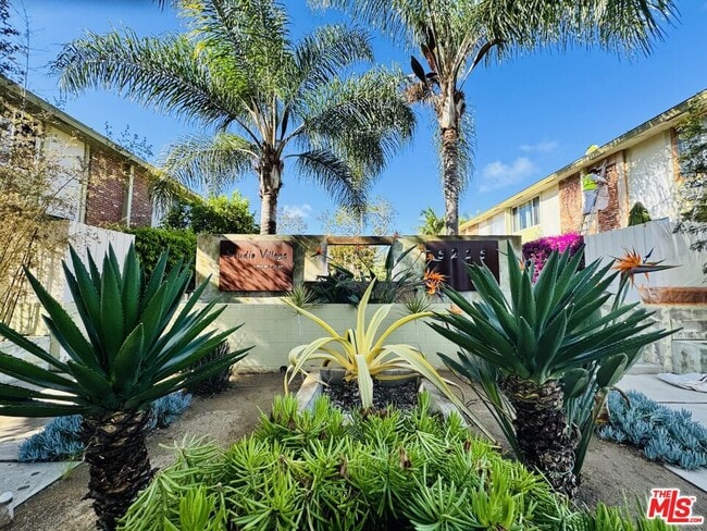 Building Photo - 5215 Sepulveda Blvd Unit 21B