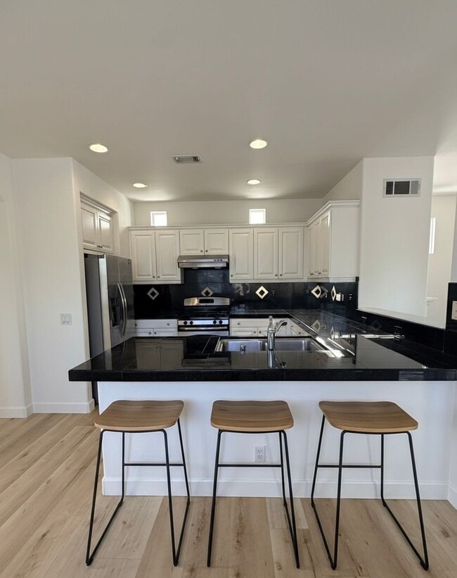 Photo - Beautiful Tri-Level Home in Prestigious Oa...