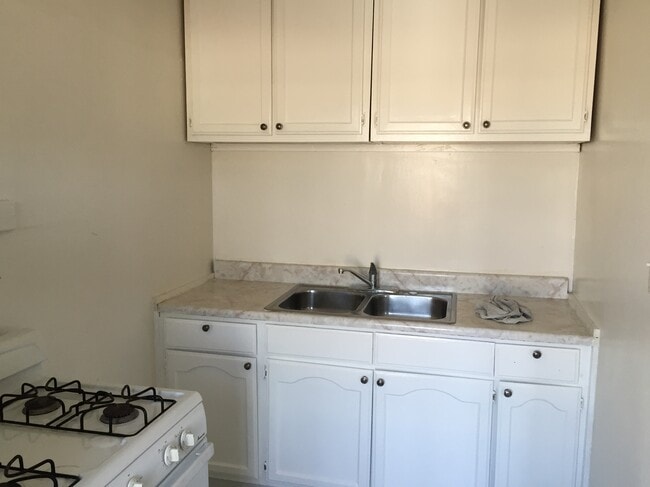 Photo - 1411 W 3rd St Unit #1