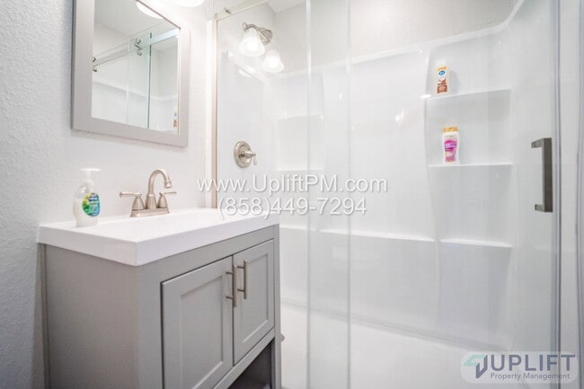 Photo - 4237 Swift Ave