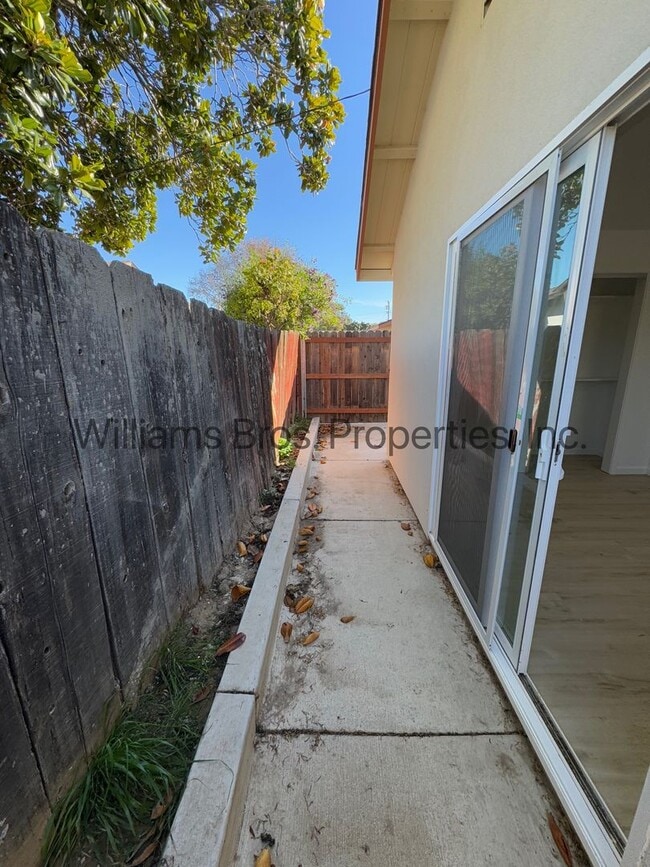 Photo - 1649 N Western Ave