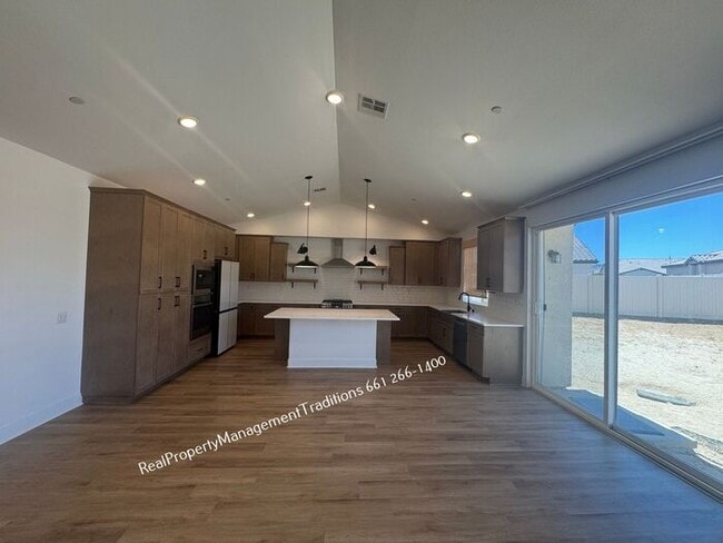 Photo - Modern Spacious 3 + 3 + Flex room