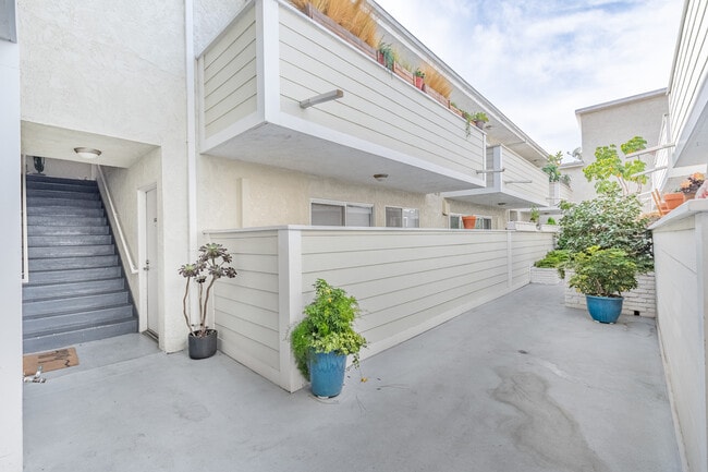 Photo - 1535 Granville Ave Unit #101