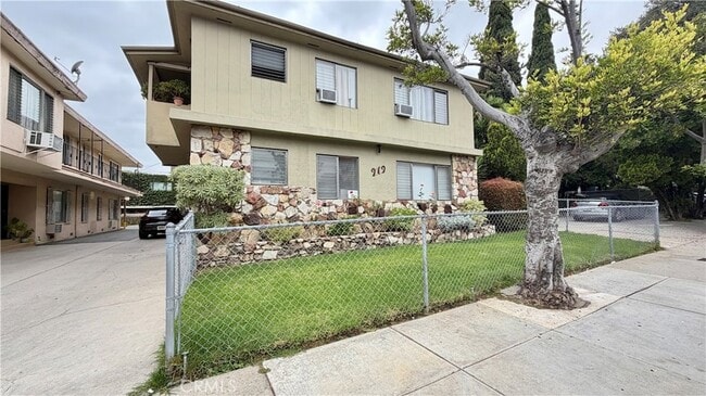 Photo - 919 N Orange Grove Ave Unit 6