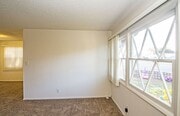 Photo - Charming Light Filled Ventura 2 Bd Cottage... House