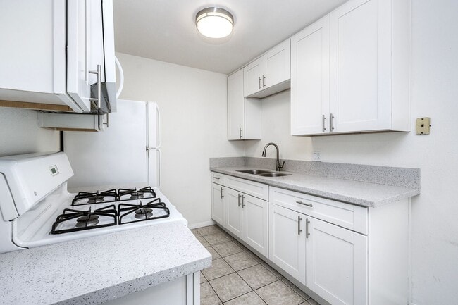 Photo - Lakeside Upstairs First Month FREE 1 Bd / 1 ba w/ In Unit Laundry, Parking, + Water/Trash Included Unit #76