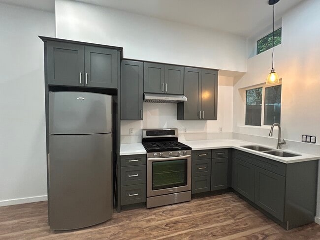 Building Photo - 5413 W 118th St Unit 1bed 1bath