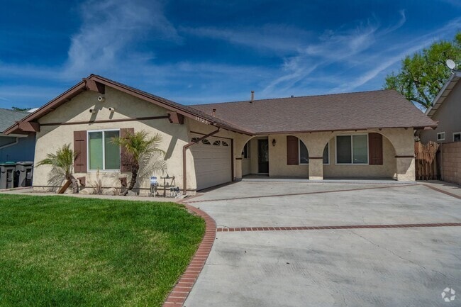 Building Photo - COMING SOON! Single Story 3 Bedroom Home f...