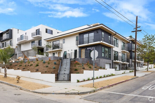 Building Photo - 571 N Mariposa Ave Rental