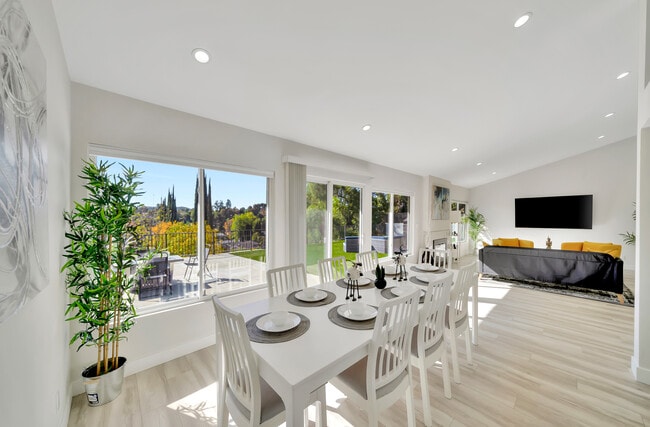 Photo - 5557 Ostin Ave