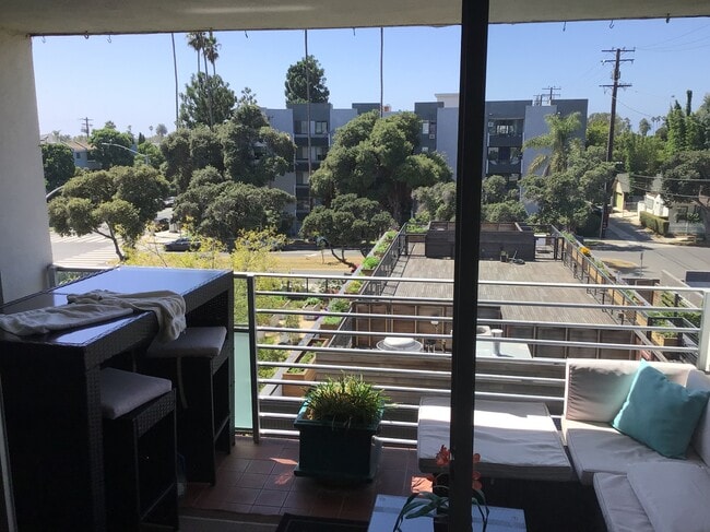 Photo - 415 Montana Ave Unit 306