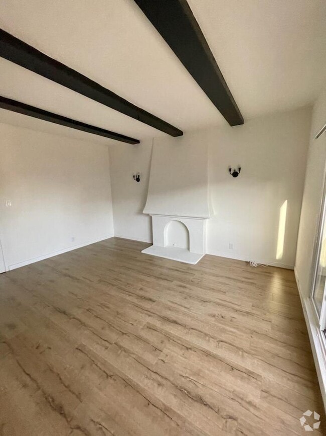 Building Photo - 1801 N Kingsley Dr Rental