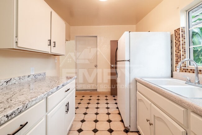 Building Photo - 1125 S Evergreen Ave Unit 1125 S Evergreen ADU