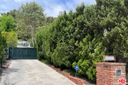Photo - 2325 Banyan Dr House