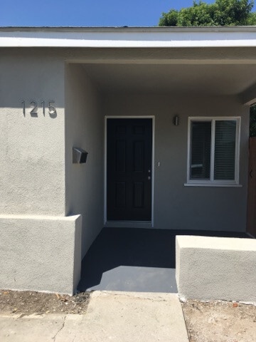 Building Photo - 1215 Unit 1215