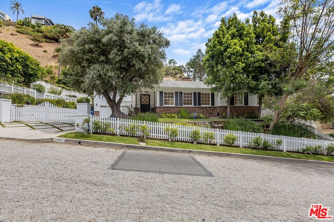Photo - 1462 Rising Glen Rd House