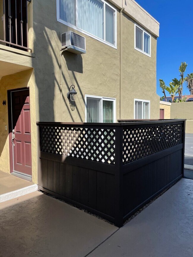 Building Photo - BEADNELL-QUIET UPGRADED CONDO IN GATED COMMUNITY W/ POOL Unit 44