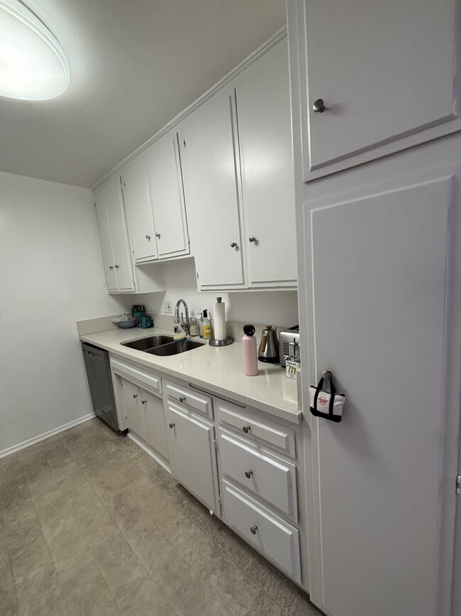 Kitchen - 2803 Arizona Ave