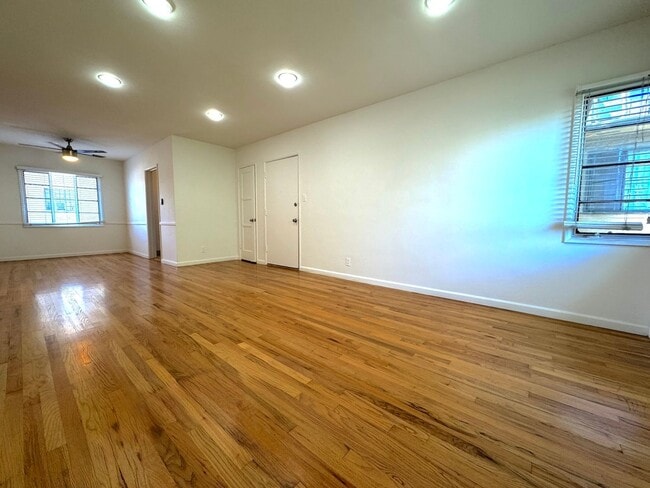 Top Floor Hollywood 1Bed/1Bath Walking Dis... - Top Floor Hollywood 1Bed/1Bath Walking Dis... Apartment Unit 1911.25