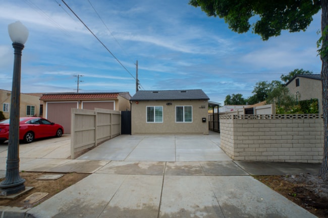 Building Photo - 1602 La Golondrina Ave