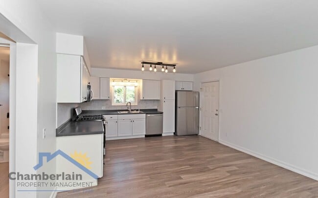 Photo - 2 Bedroom/1 Bathroom Coastal Leucadia Duplex!