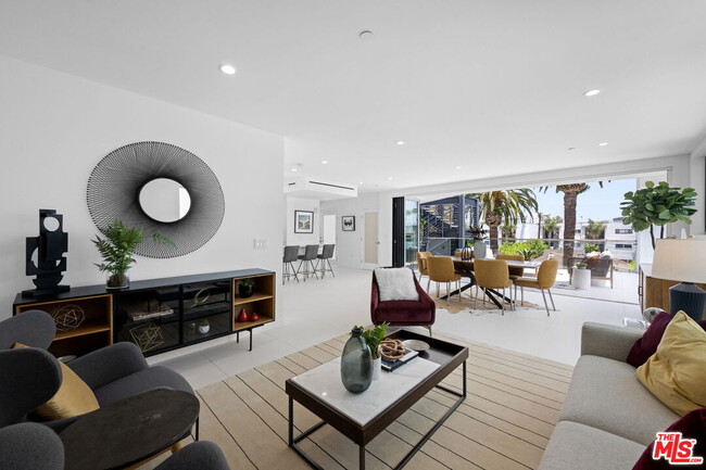 Photo - 621 Kings Rd Unit 3