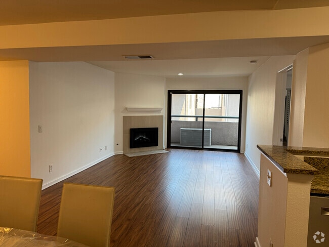 Building Photo - 8300 Manitoba St Rental