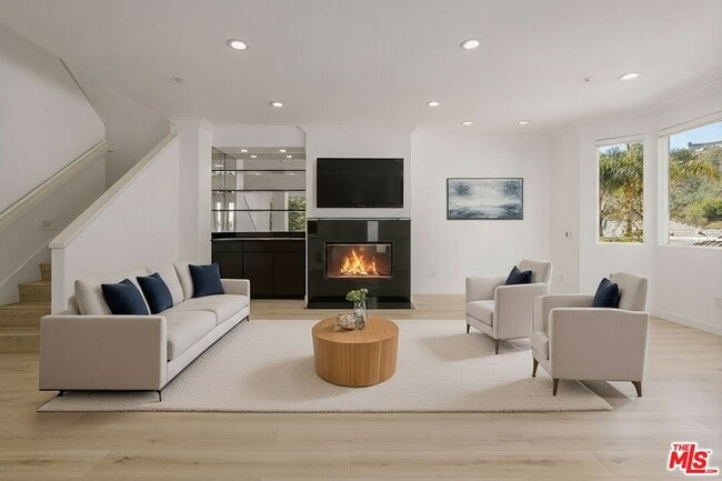 Photo - 668 Palisades Dr