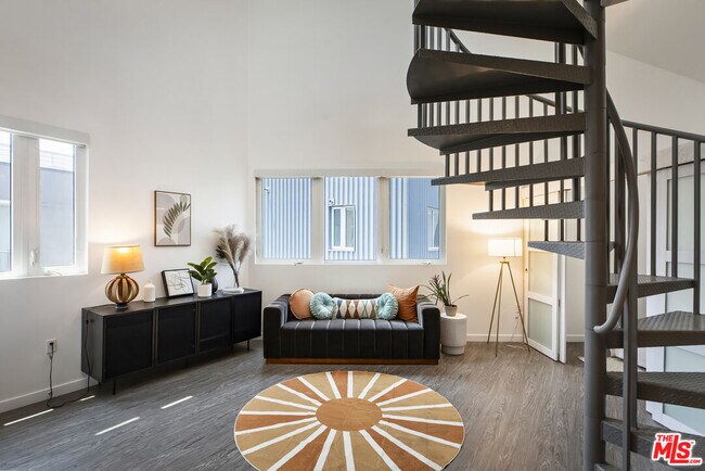 Photo - 5750 Hollywood Blvd Unit 731