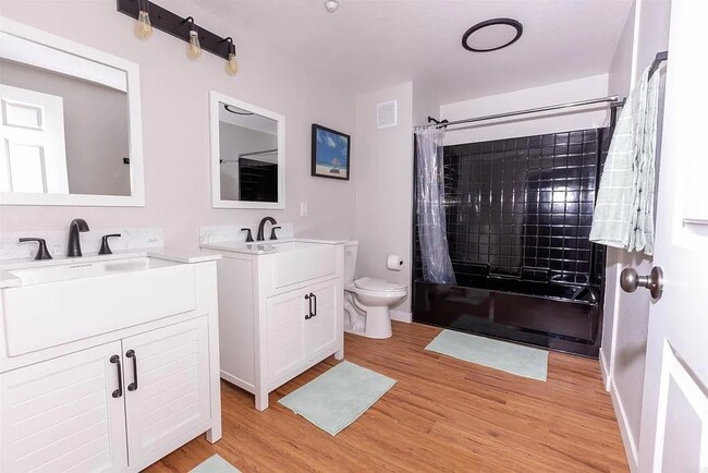 Building Photo - 9728 Marilla Dr Unit 400