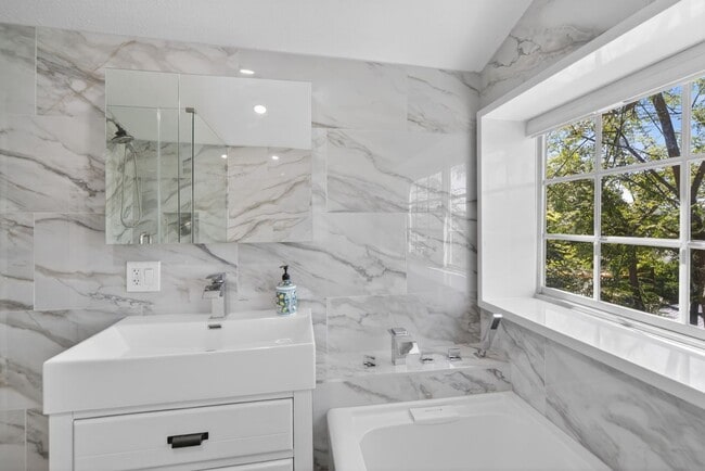 Photo - 5929 Weaver Ln