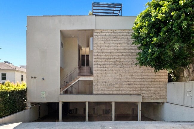 Building Photo - 9080 Shoreham Dr Unit 1