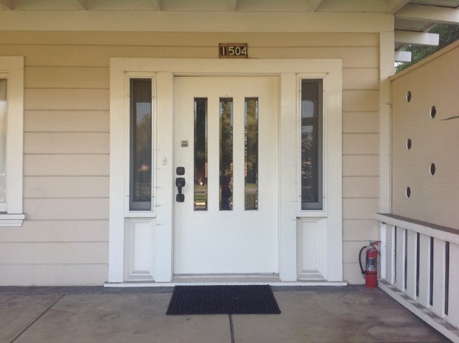 Front Door - 1504 W Huntington Dr Unit 0