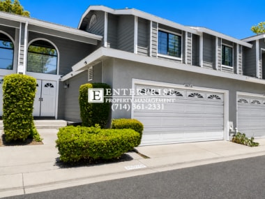Building Photo - Spacious 2-Bed Townhome in Mission Viejo | Vaulted Ceilings, Private Patio & Pool Access