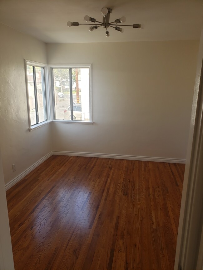 Photo - 731 E Providencia Ave Unit A